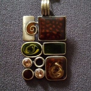 Premier Designs Enhancer, magnetic closure